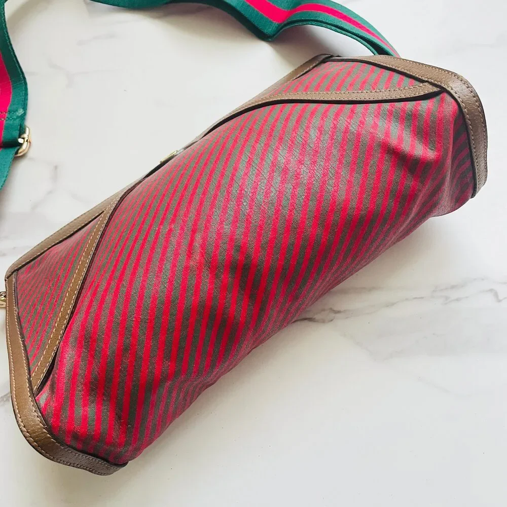 Sale! vintage Gucci clutch as crossbody ❤️💚 - Picture 12 of 16